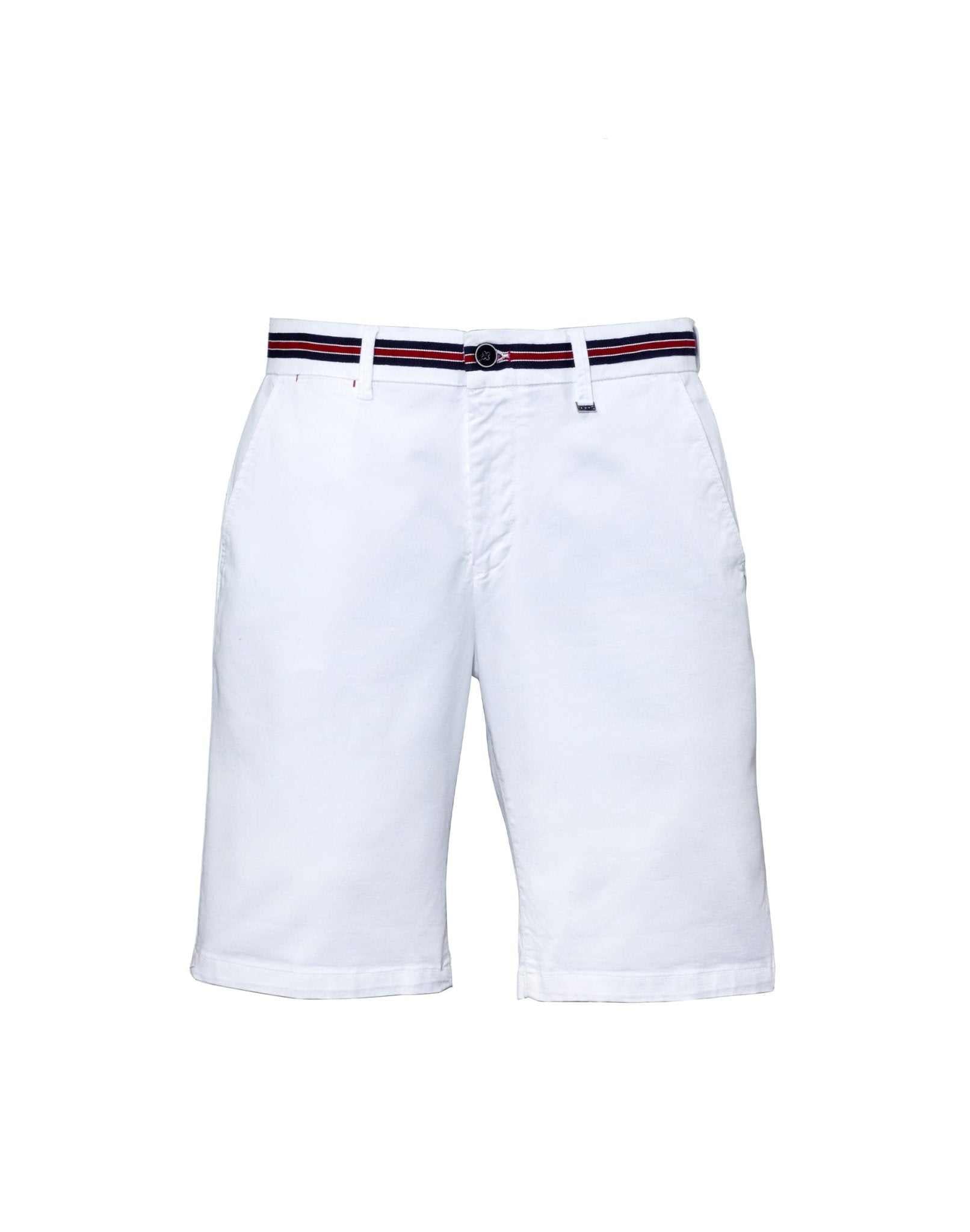 Sporty chic white Bermuda shorts