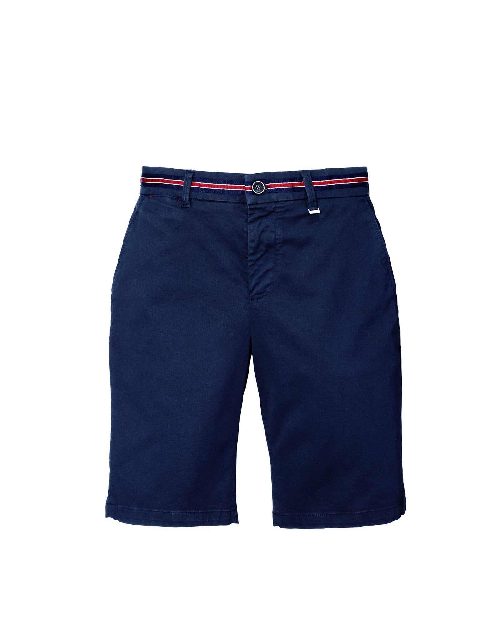 Sporty chic navy Bermuda shorts