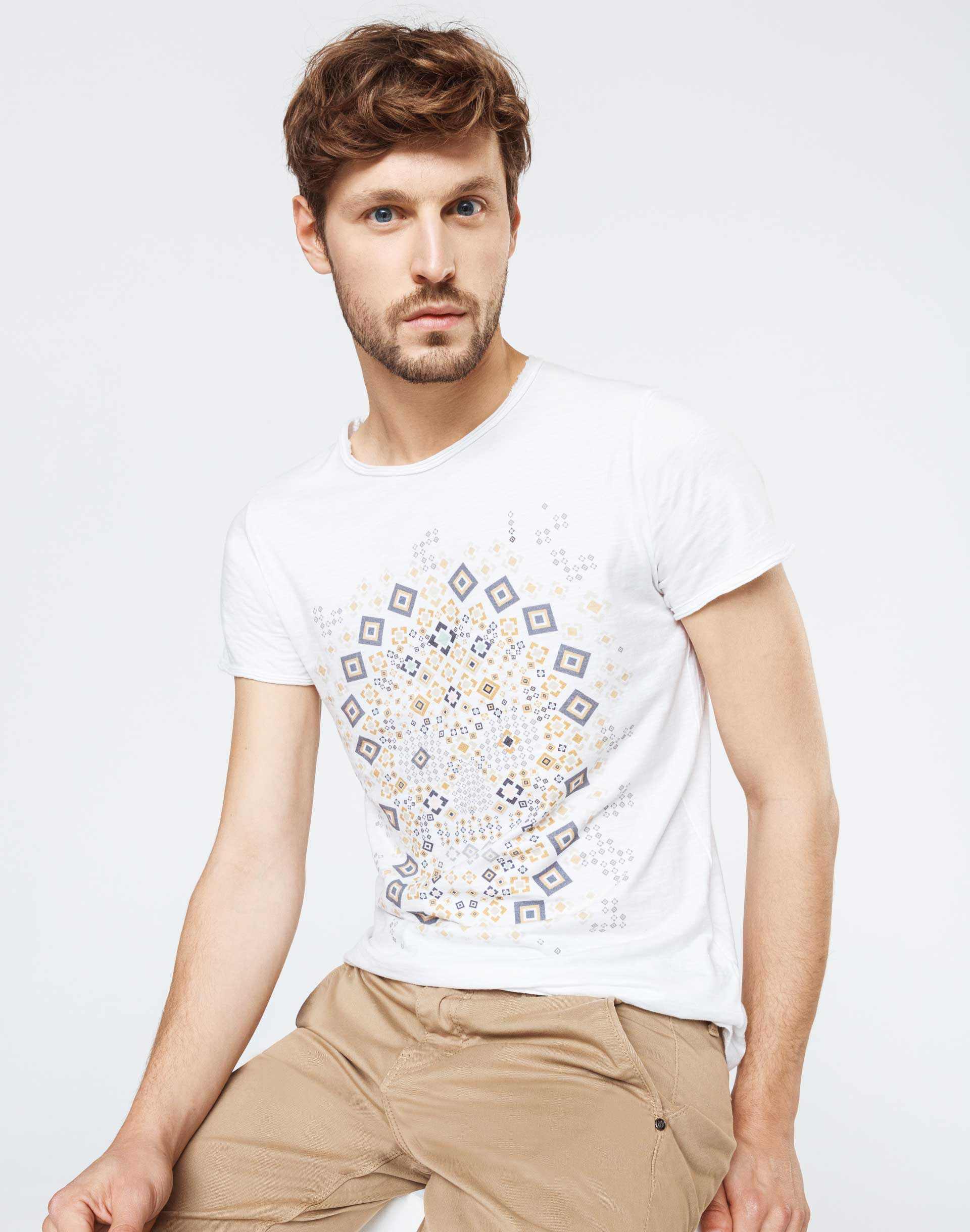 T-shirt blanc motif graphique