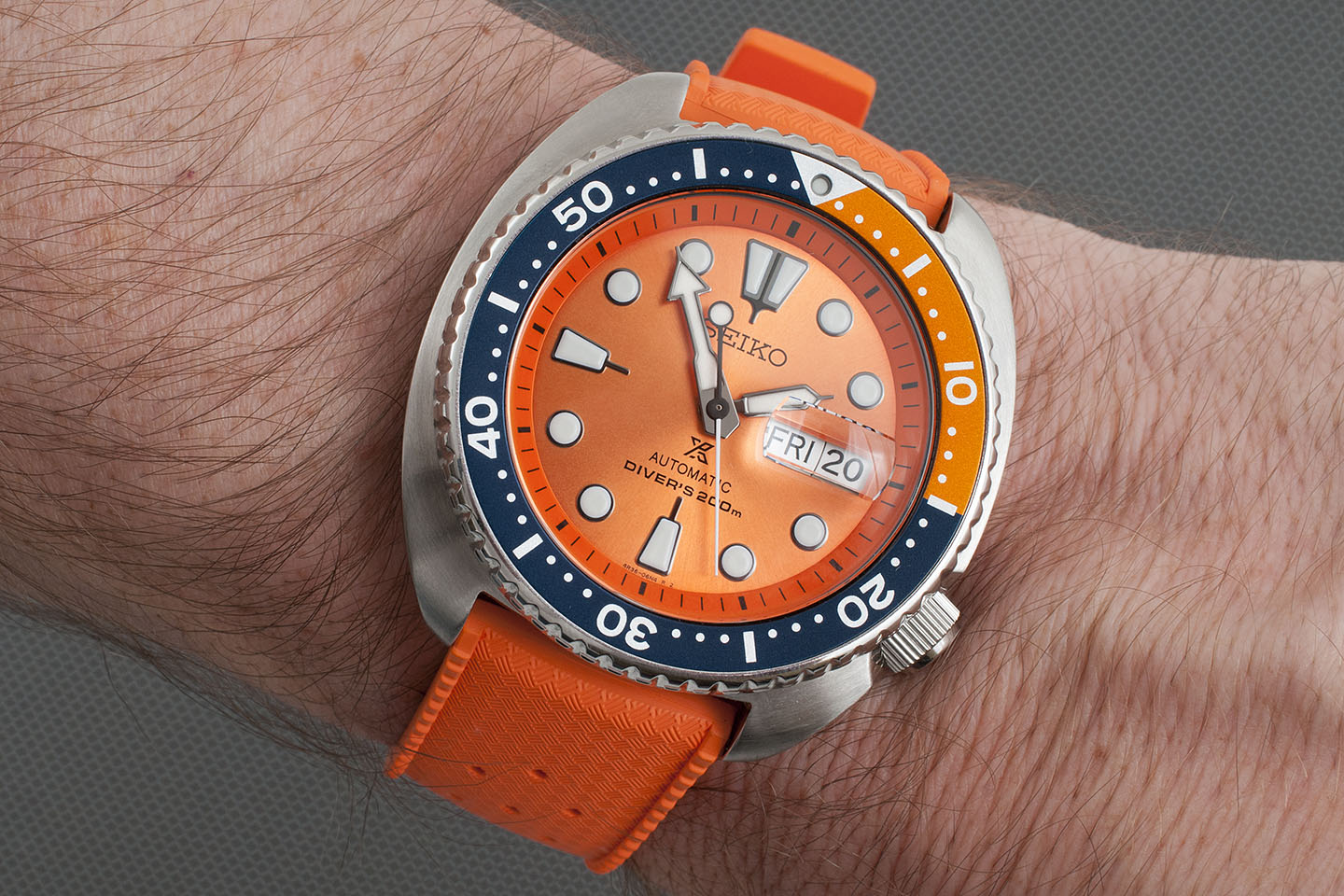 Arriba 30+ imagen seiko turtle orange