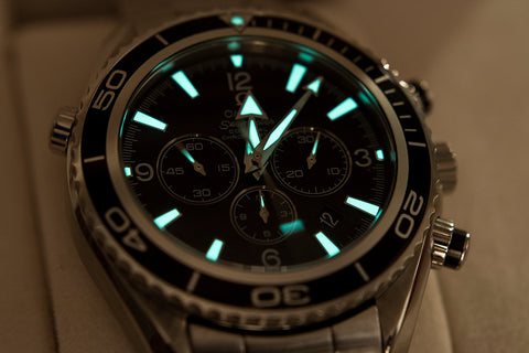 Omega Planet Ocean Chronograph (2210.50.00) Watch Review lume