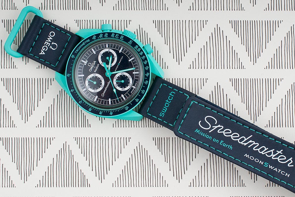 Omega x Swatch Speedmaster Moonswatch Mission On Earth Polar Lights Watch Review - SO33L103