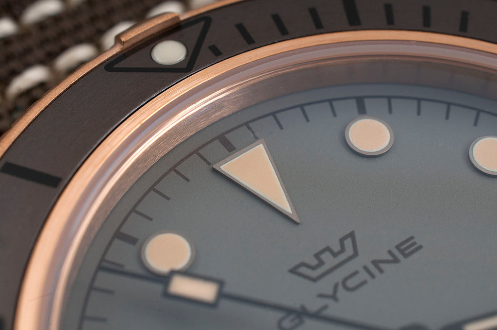 Glycine Combat Sub Bronze Watch Review - A Budget Tudor Black Bay Bronze? (GL0390)