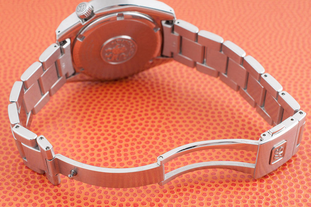 Grand Seiko Tough Quartz Anti-Magnetic Watch Review - Half a Milgauss for One Third the Price (SBGX341)