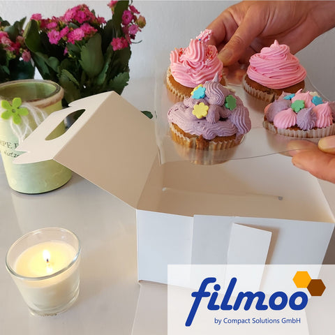 Muffinbox mit selbstgebautem Einleger für CupCakes, Cupcakes darin und Blumen