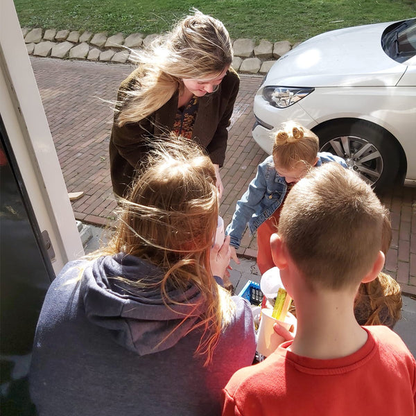 Langs de deuren bij verjaardag van kind tijdens corona lockdown