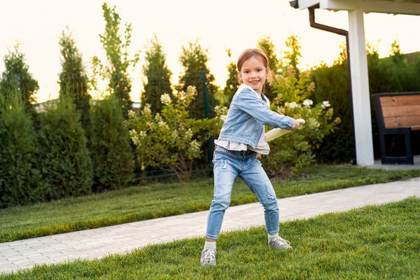 Frisbee spelen met kinderen een leuke lente activiteit