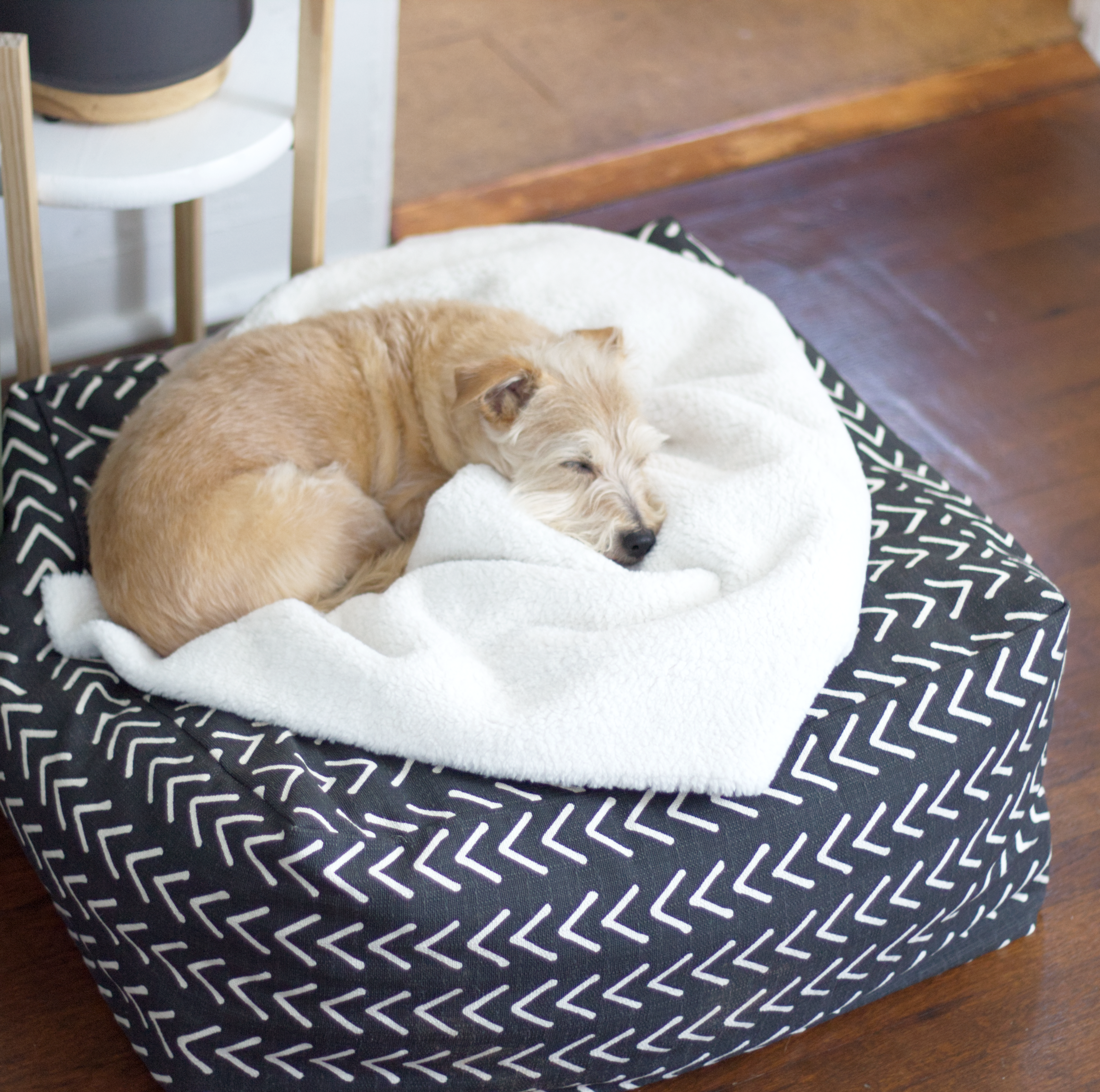 How to sew an easy DIY pet bed sewing tutorial: Are you ready to make your own?