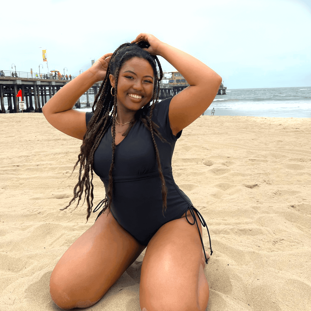 Summer Sale. Shocked african girl in swimsuit taking off sunglasses in  amazement Stock Photo by ©Milkos 378824798