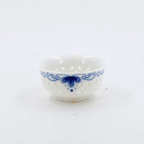 blue and white chinese tea cups