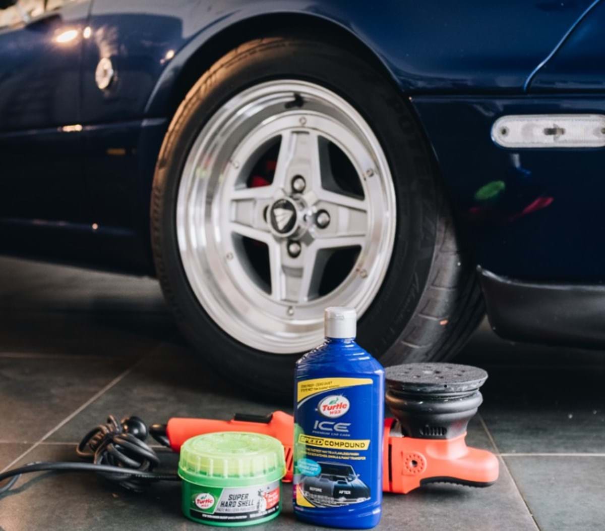 Premium Polishing Compound & Cleaner Kit, Specially Formulated for Epoxy  Resin & High Gloss Finishes, Removes Scratches & Scuffs : : Tools  & Home Improvement