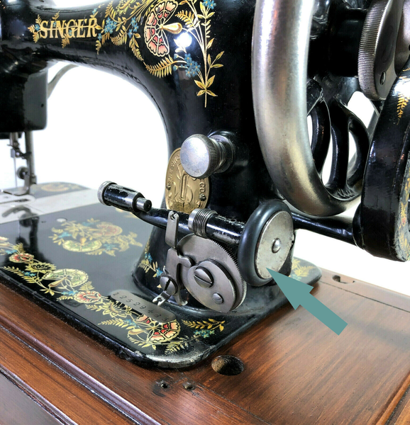 Genuine Singer RARE MAGIC BOBBIN 690 Sewing Machine ~~ WORKS~~ Vintage