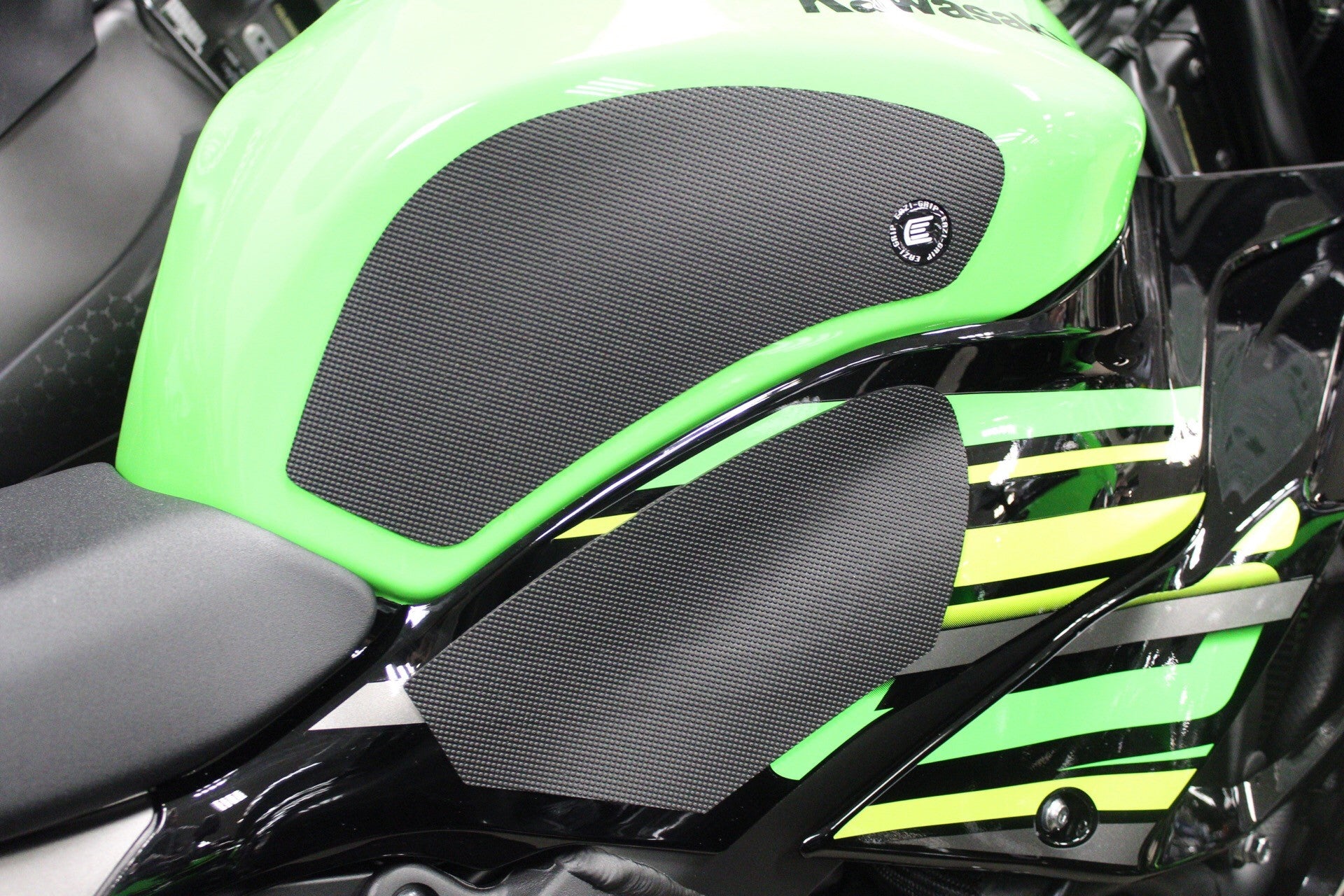 EAZI GRIP ニーグリップサポート ZX-6R 2019-