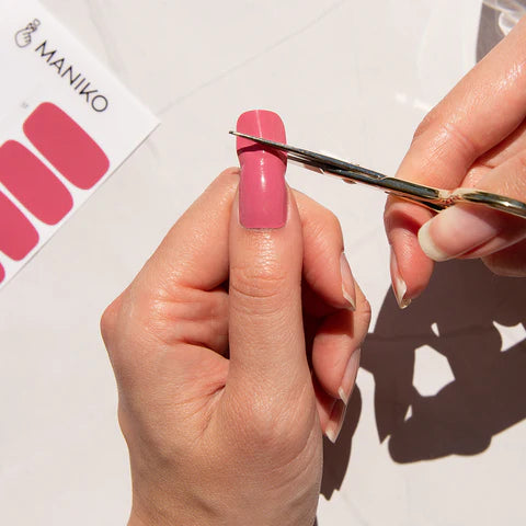 Maniko Nails im Test: Unsere Erfahrung mit den UV-Streifen