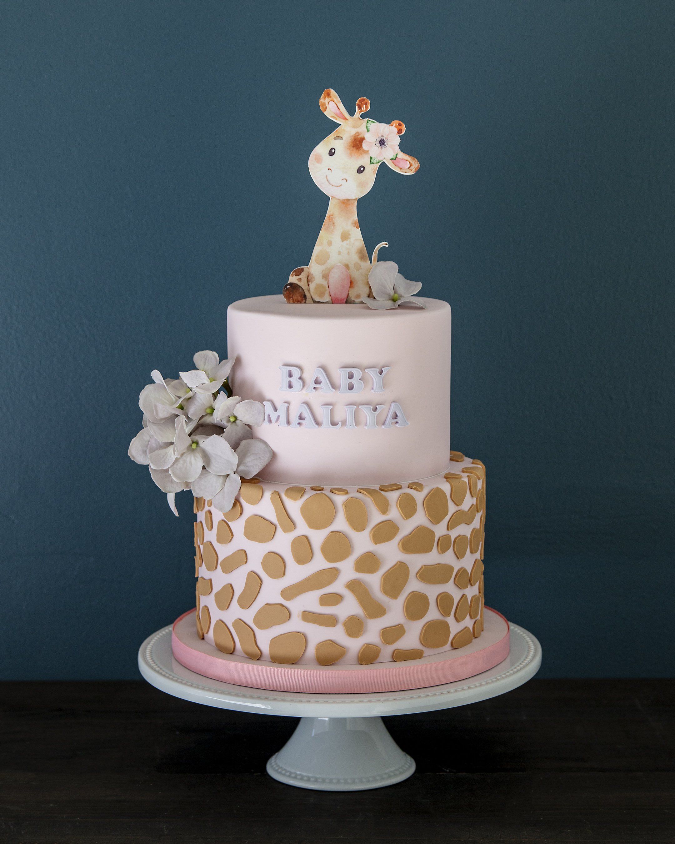giraffe baby shower cake