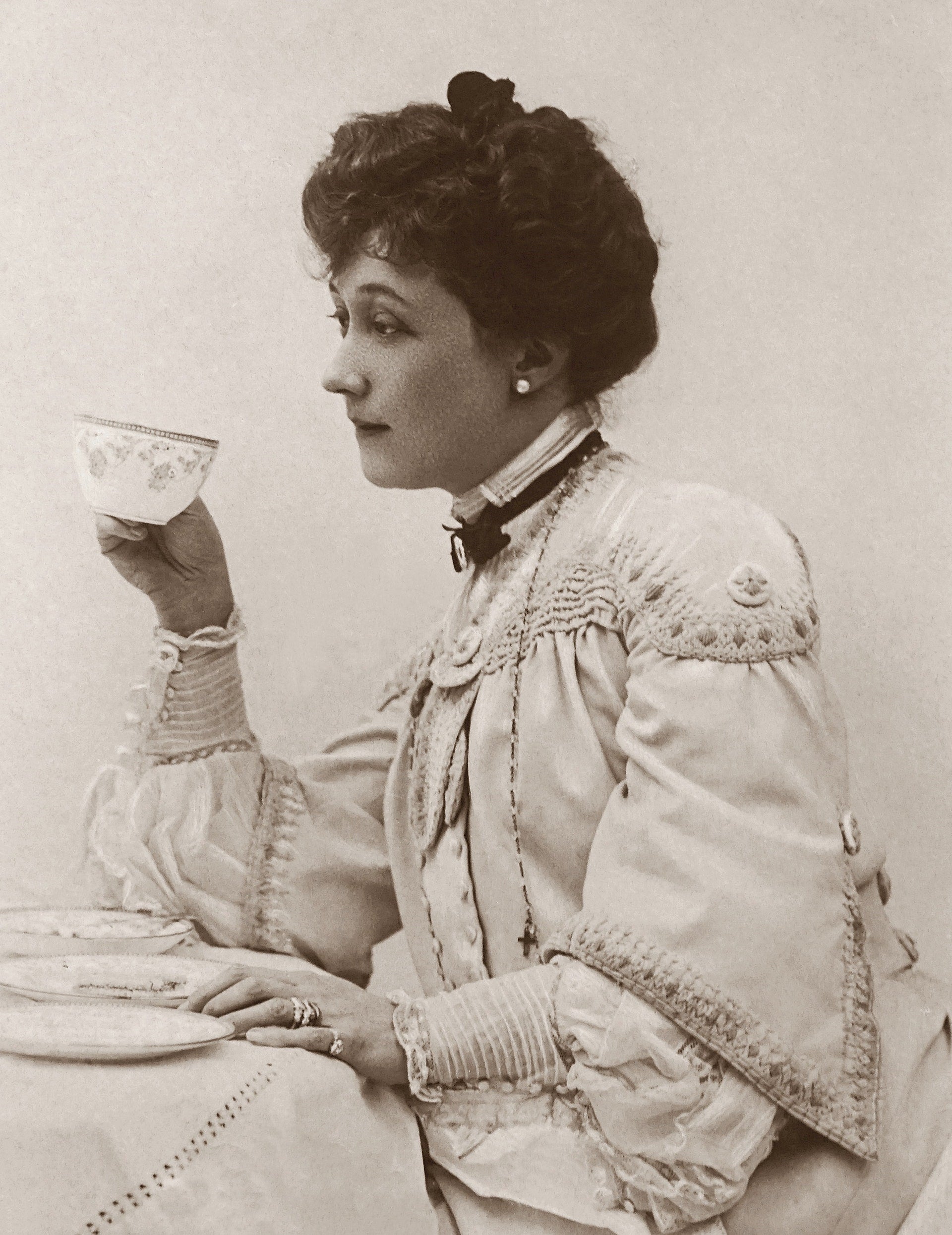 classic-photo-of-a-woman-holding-a-tea-cup-3682153_1920x.jpg