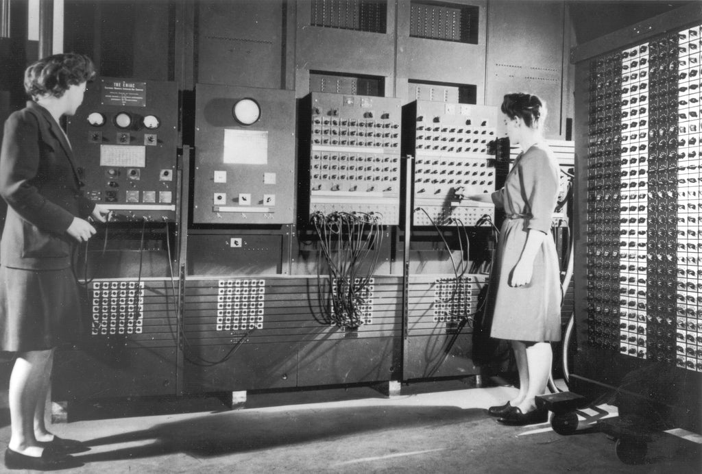 Operatrice sur l'ordinateur ENIAC