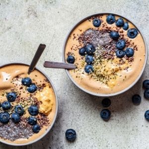 blueberry chocolate chia smoothie 