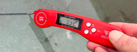 temperature gauge of ice bath