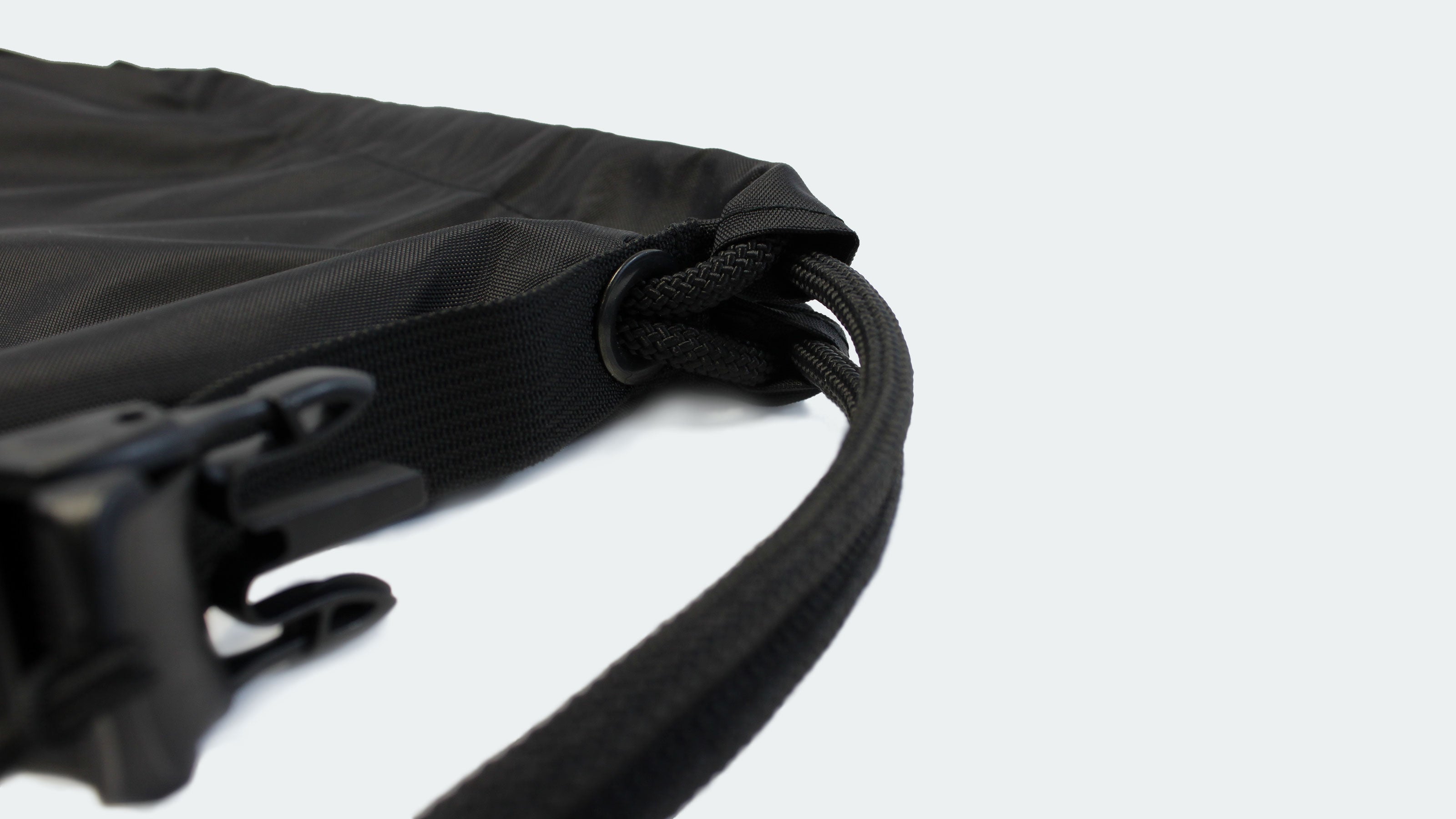 EXCLUSIVE FEATURES - Channel-Anchored Drawstrings™