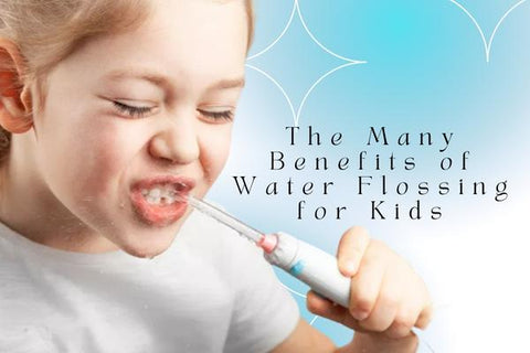 Los muchos beneficios del uso de hilo dental con agua para los niños