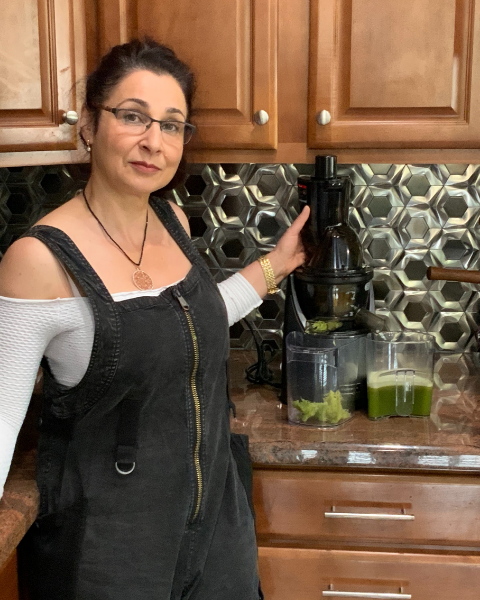 Kuvings Customer Review: Inessa with her Kuvings EVO820 juicer