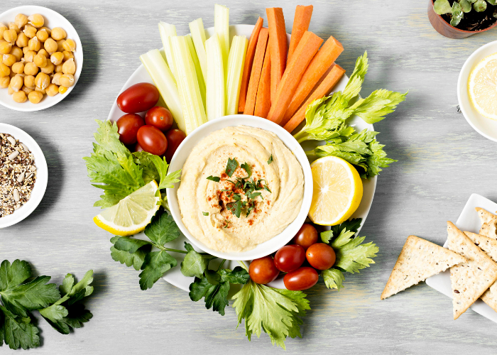 vegetable platter with hummus and vegetable sticks