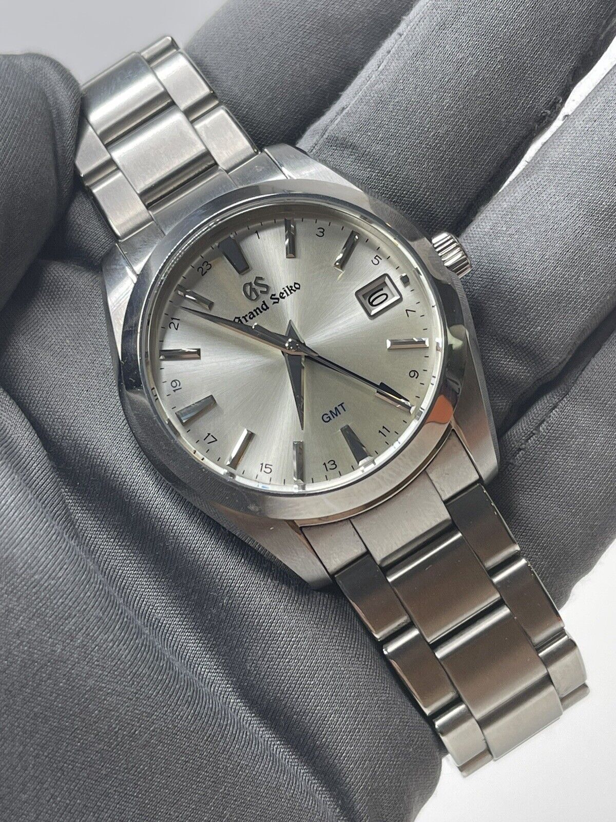 GRAND SEIKO SBGN011 9F86 0A10 Date Quartz Silver Dial Mens Watch –  Birmingham Luxury Watches