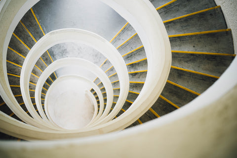 Spiral staircase photo by Chuttersnap