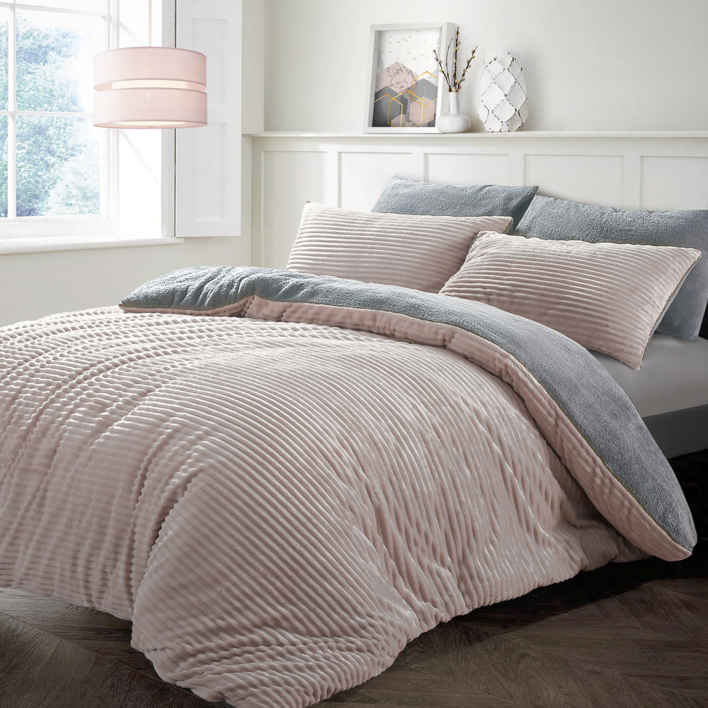 REVERSIBLE TEDDY BLUSH PINK/SILVER FLEECE DUVET COVER SET Teddy Bedding