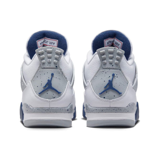 Jumpan motifs to the heels of the Air Jordan 4 Retro Midnight Navy sneakers