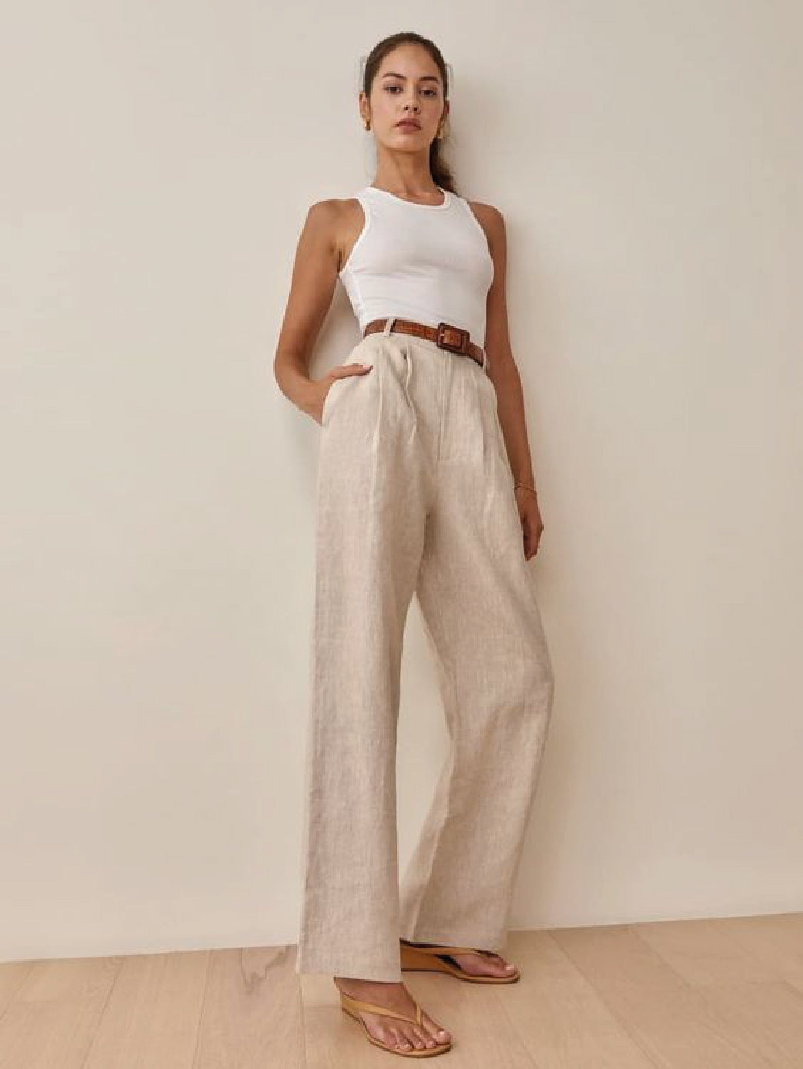 Outfit con pantalones de lino
