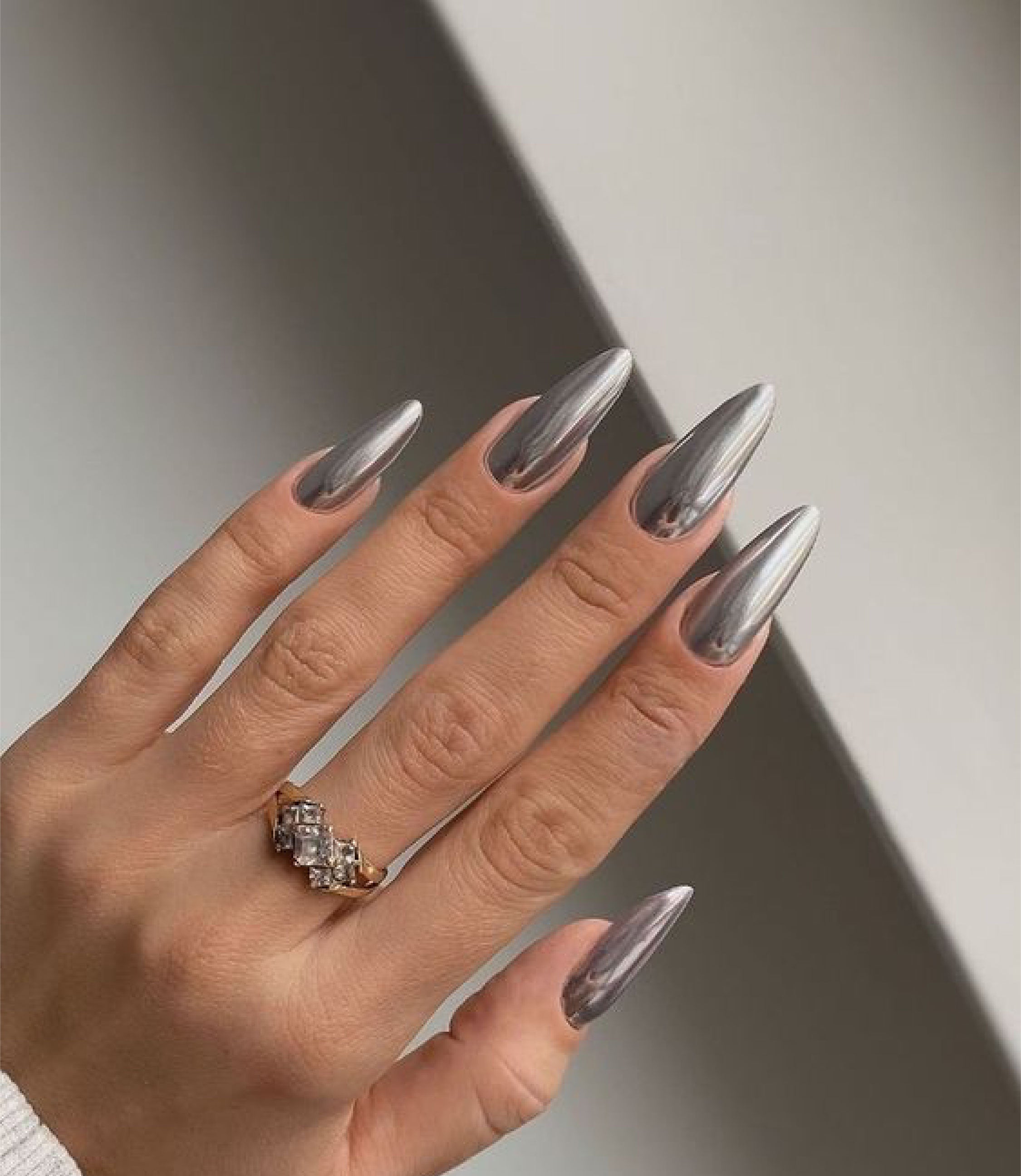 Diseño de uñas metálicas