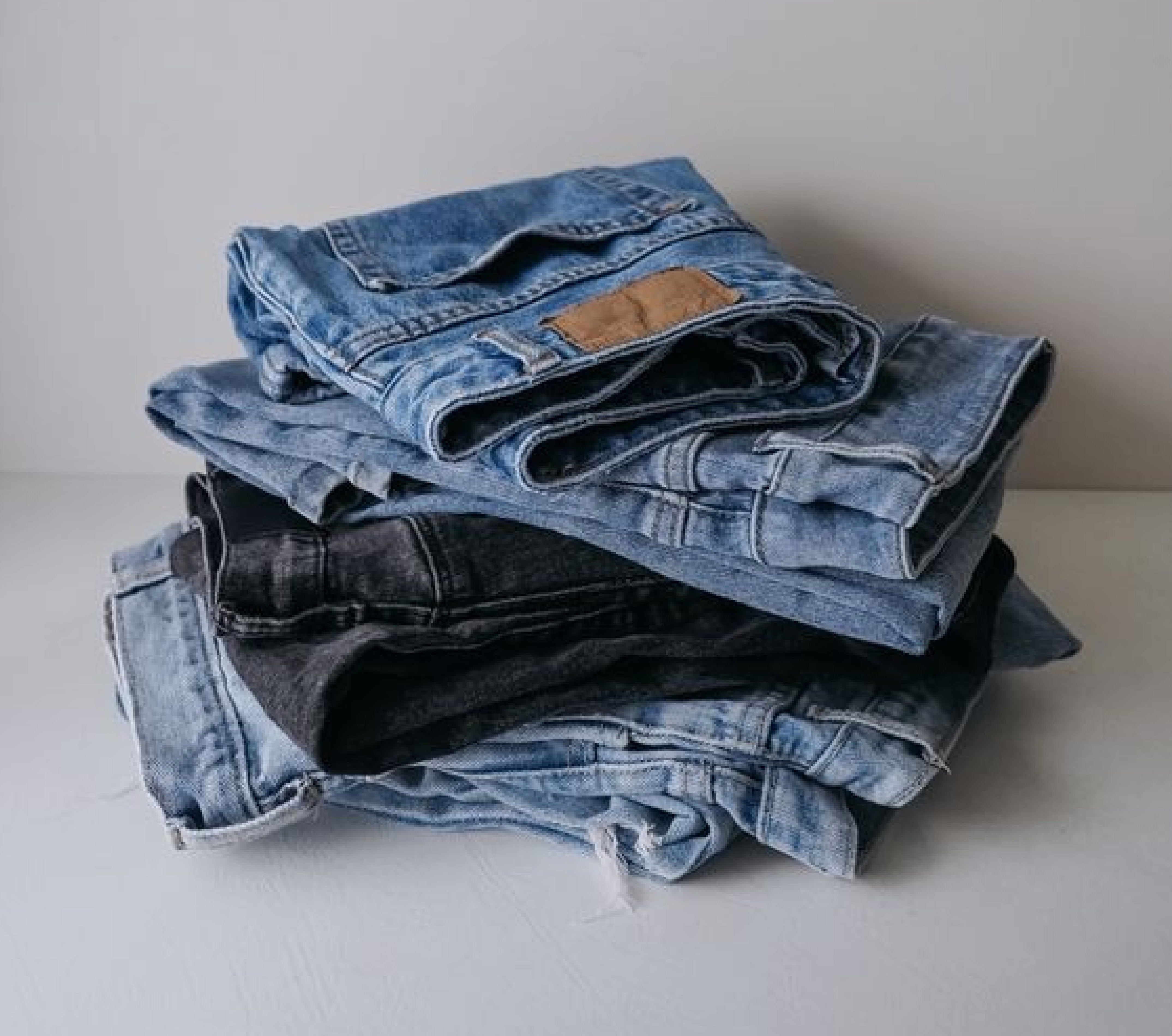 Jeans apilados