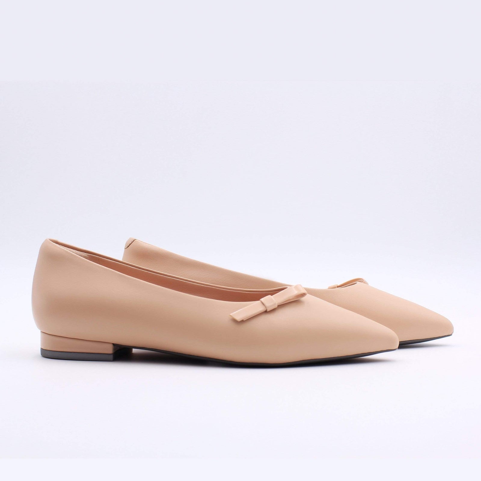 Buy Luxury Designer Women's Flats Online at best Price.