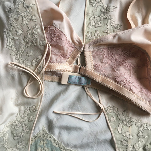 true vintage lingerie and reproduction vintage lingerie. peach biscotti sheapwear, loungewear, retro underpinnings suspender garter belt in beige plus size