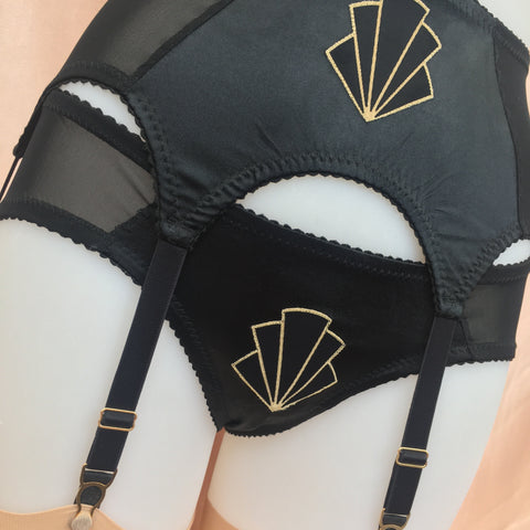 art deco lingerie black and gold 1920s underwear hand made in the uk by Pip & Pantalaimon suspender belt garter belt panties knickers underwired bra