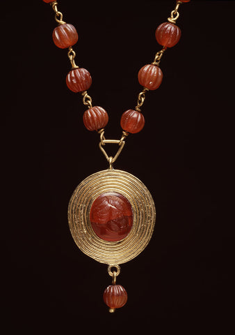 https://en.wikipedia.org/wiki/Roman_jewelry#/media/File:Roman_-_Necklace_with_Child's-Head_Pendant_-_Walters_571864_-_Detail.jpg