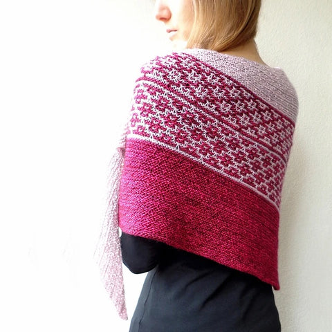 Emiliana Shawl by Lisa Hannes in mosaic colourwork in baby pink and hot pink