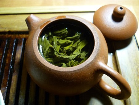 teapot with loose leaf green tea