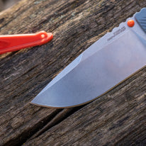 The Tellus FLK - Wolf Gray knife, showcasing its CRYO 440 stainless steel blade and GRN handle, ideal for outdoor use.