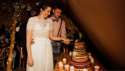 Luna bride - Cutting the cake