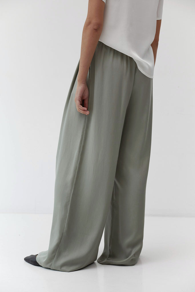 [Pre-Order] Pleated Trousers in Sage Tencel – The Array