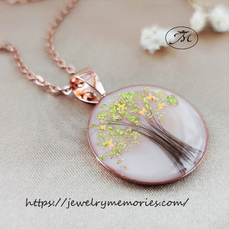 DNA jewelry creates one-of-a-kind keepsakes with breastmilk and