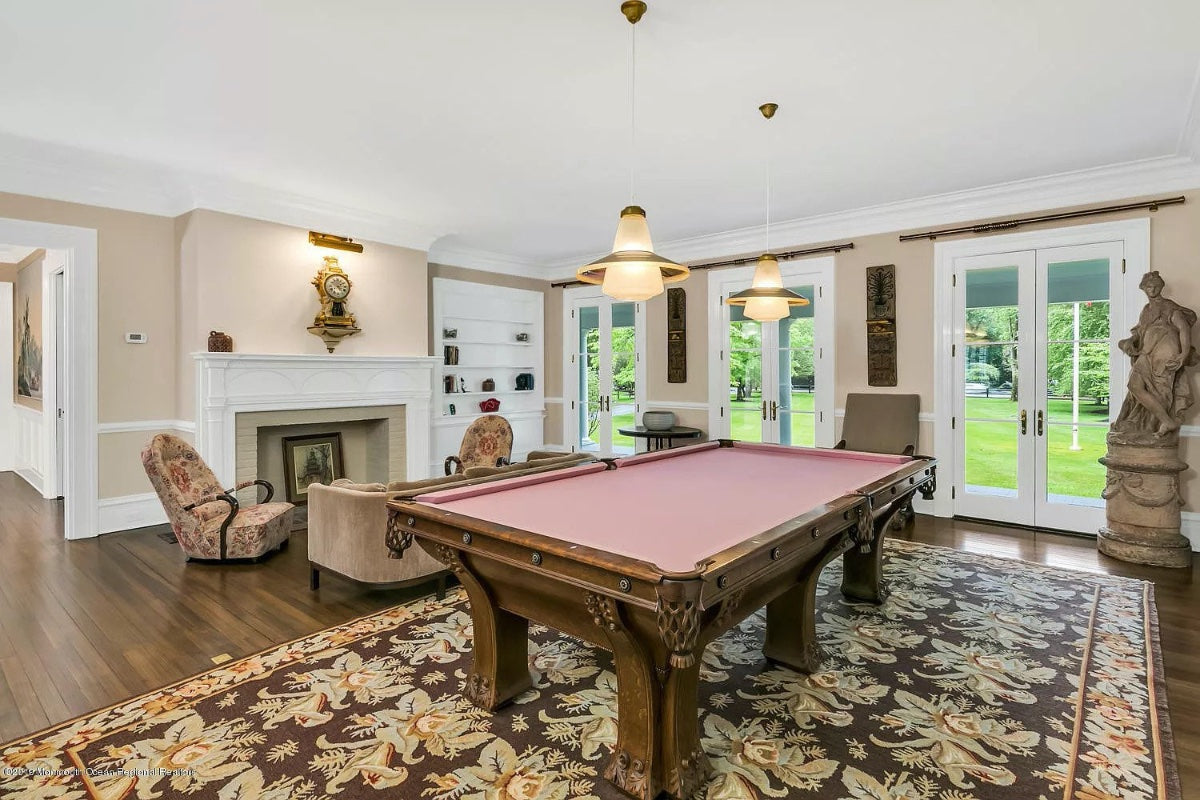 billiards room