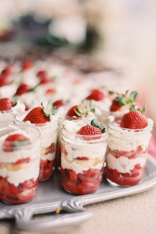 10.Charming Layered Desserts in Jars