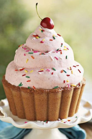 11. Giant Cupcake Engagement Cake