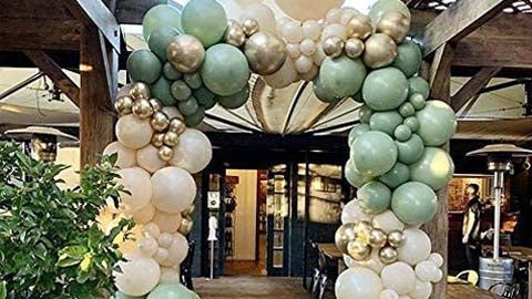 Hove­ring Sage Green Balloons