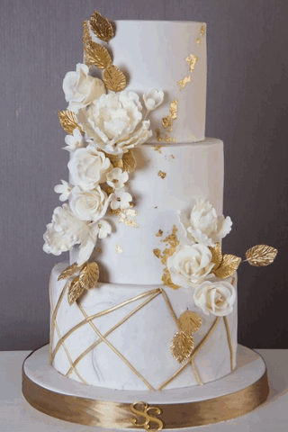 17.White and Gold Wedding Cake