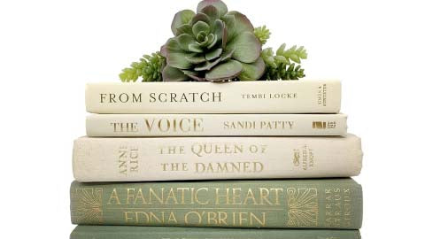 Sage Green Pile­ Of Books Centrepiece­s